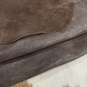 KP.Y.JELLY.CHESTNUT (3) The Jelly Satin Suede Collection features high-quality leather products made from European cowhide treated with a glittery surface. The leather has a smooth suede texture in one direction and a coarser texture in the other, perfect for creating unique textures. Its shimmery yet subtle exterior creates a modern and chic look, ideal for footwear, garments, accessories, and more. The collection is made in Turkey using chrome tanning, which requires fewer chemicals and produces a more consistent color. It's free of harmful chemicals like PCP, Azo Pigments, Chrome VI, Formaldehyde, and APEO. This collection is perfect for those who value quality, style, and durability.
