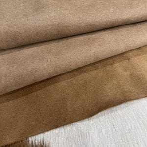 KP.Y.JELLY.TAN (3) The Jelly Satin Suede Collection features high-quality leather products made from European cowhide treated with a glittery surface. The leather has a smooth suede texture in one direction and a coarser texture in the other, perfect for creating unique textures. Its shimmery yet subtle exterior creates a modern and chic look, ideal for footwear, garments, accessories, and more. The collection is made in Turkey using chrome tanning, which requires fewer chemicals and produces a more consistent color. It's free of harmful chemicals like PCP, Azo Pigments, Chrome VI, Formaldehyde, and APEO. This collection is perfect for those who value quality, style, and durability.