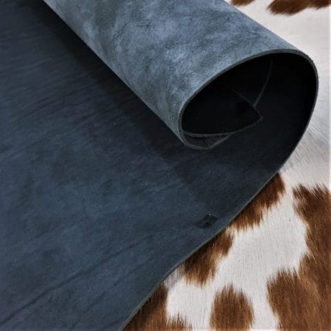 Premium quality black veg-tanned tooling and stamping leather is an excellent choice for your projects, as it undergoes a 100% vegetable tanning process through a drum process. All selections go through the same process, which guarantees quality in rupture, moisture, water penetration, and flexibility. This leather is ideal for use in crafting straps, belts, cinches, pet collars and leashes, footwear, holsters and sheaths, and strops. It is made from cowhide (double shoulder) and is 8-9 oz. thick (3.2 - 3.6 mm). The color is charcoal black (struck-through), and the average hide size is 14-17 sq. ft. The texture is smooth, and the temper is stiff. It is 100% veg-tanned and comes from Mexico.