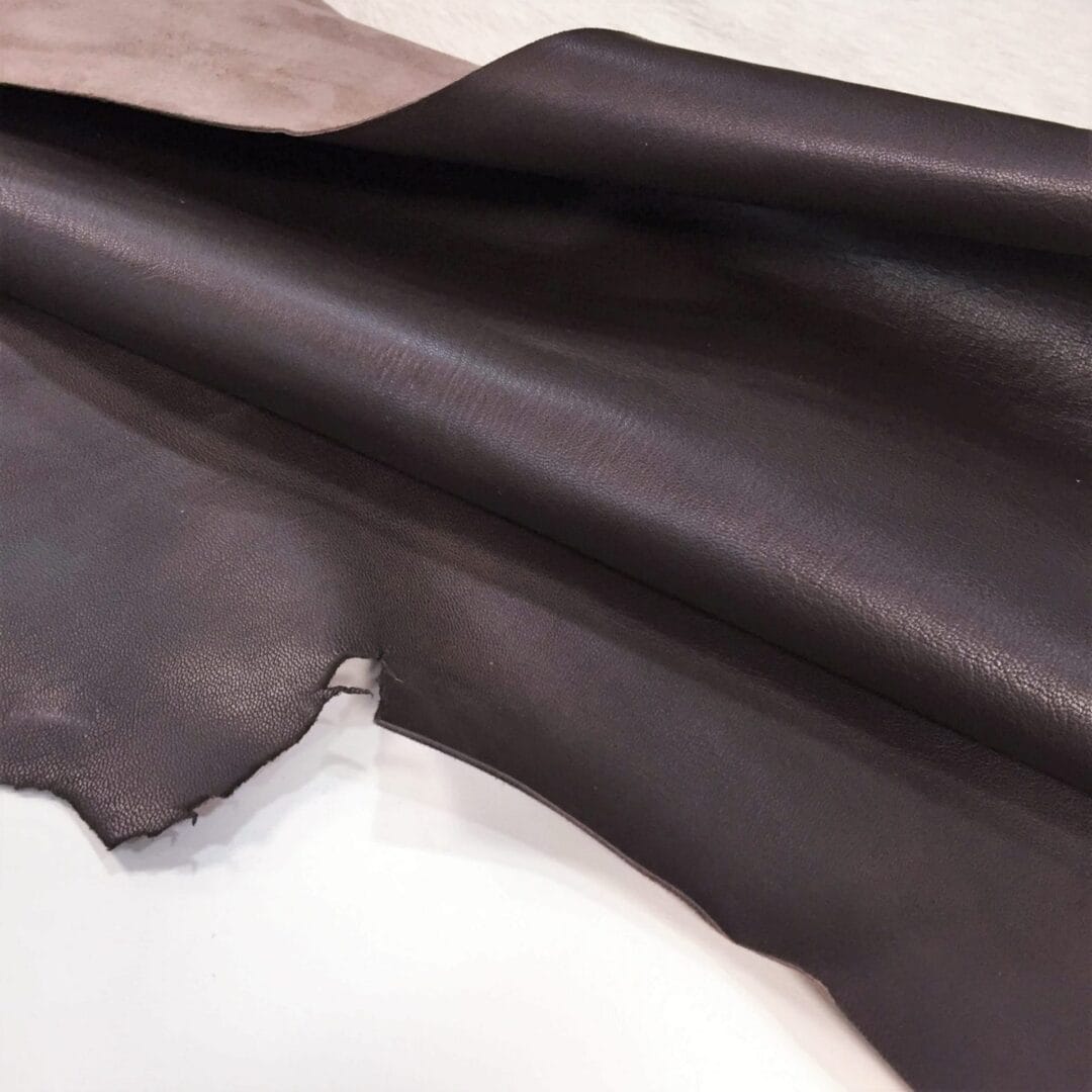 SL-201SBR Goatskin The Goatskin leather comes in a smooth finish that is very eye-catching, especially with the must-have authentic colors. The texture of the skin is silky smooth. This durable leather ranges from dark neutral colors, which can be used to create many different looks.
