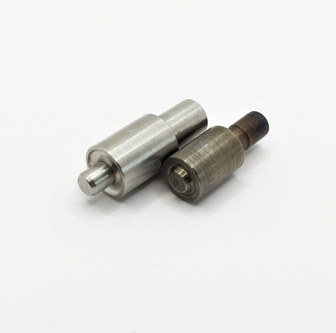 Die Setting Tool EL2-25L (5) Close-up of EL2 die setter tool for 8mm (0.31″) beveled grommets, showing steel construction and top insert detail