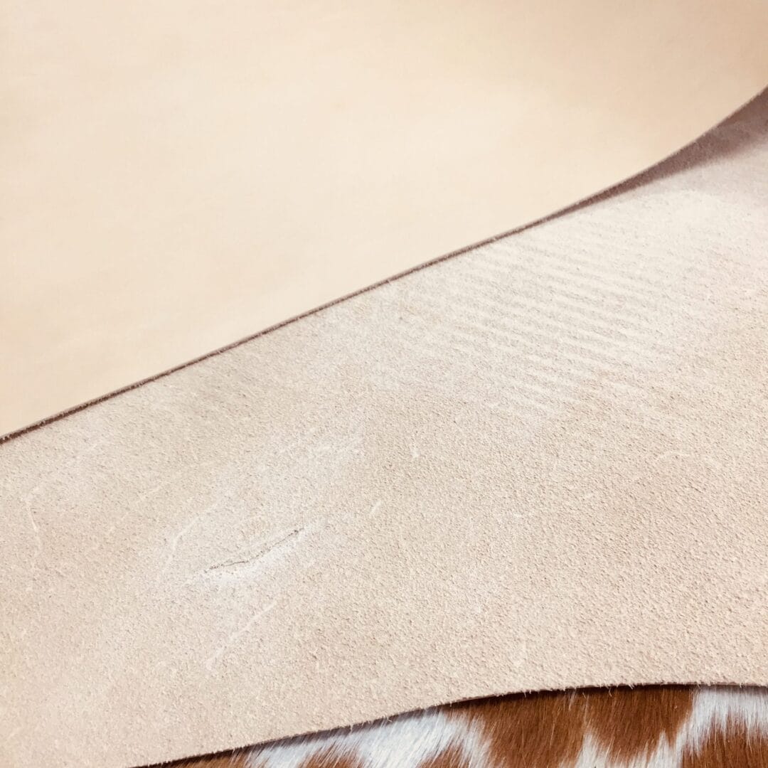 VEG TAN 3-4OZ Tuscany Avetcoinc@ (4) what is veg tan leather Tuscany leather is a 100% organic, soft and sustainable 3/4 oz Veg Tan leather. It is made from plant extracts that undergo sustainable growth, harvest, and processing methods. The leather contains no toxic substances and is metal-free and chrome-free, making it an eco-friendly option. It is a popular choice for footwear, leather goods, saddlery, belts, gloves, and more. Its sustainable nature and eco-friendliness make it an excellent choice for those who prioritize environmentally friendly practices.