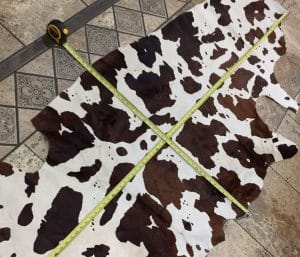 Cow Hair On Horse Print Chestnut This classic chestnut and white cowhide features a natural horse-print pattern, perfect for rustic or Western-inspired designs. Ideal for handbags, furniture, footwear, garments, pillows, and décor.